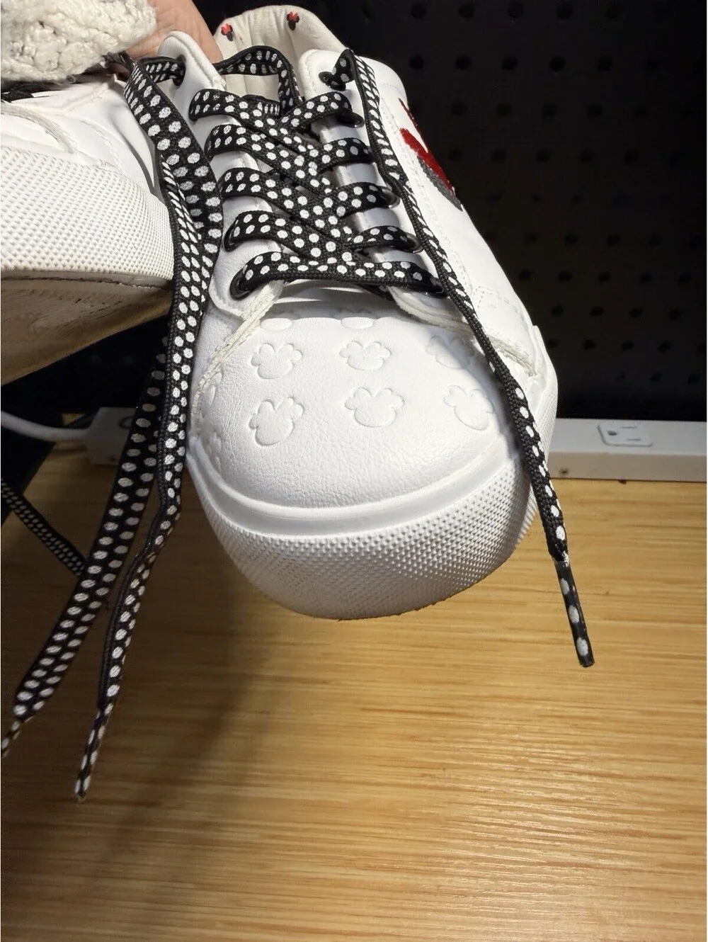 New Disney Minnie Mouse Size 9.5 White Black Lace up Fashion Sneaker Shoes